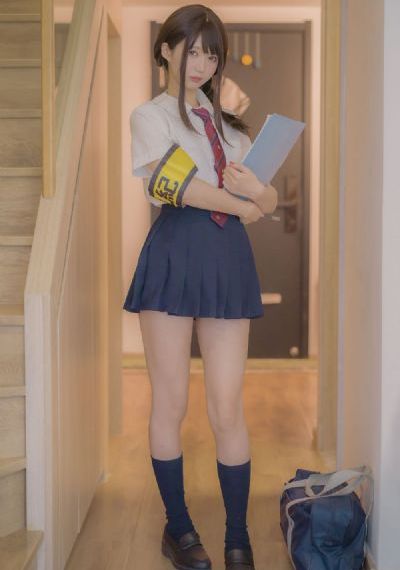 歐美連衣裙街拍圖片_高清完整版
