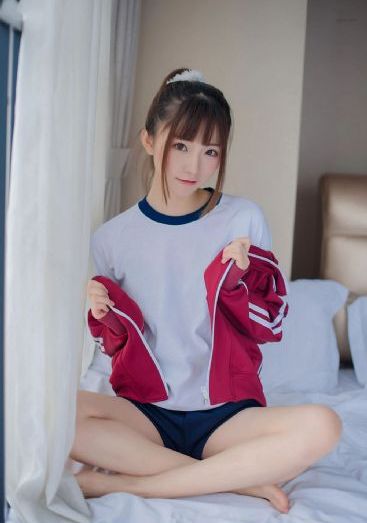歐美明星街拍牛仔褲_4K高清視頻觀看