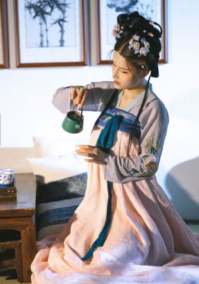 國產(chǎn)模特攝影師偷拍_最新電影在線觀看